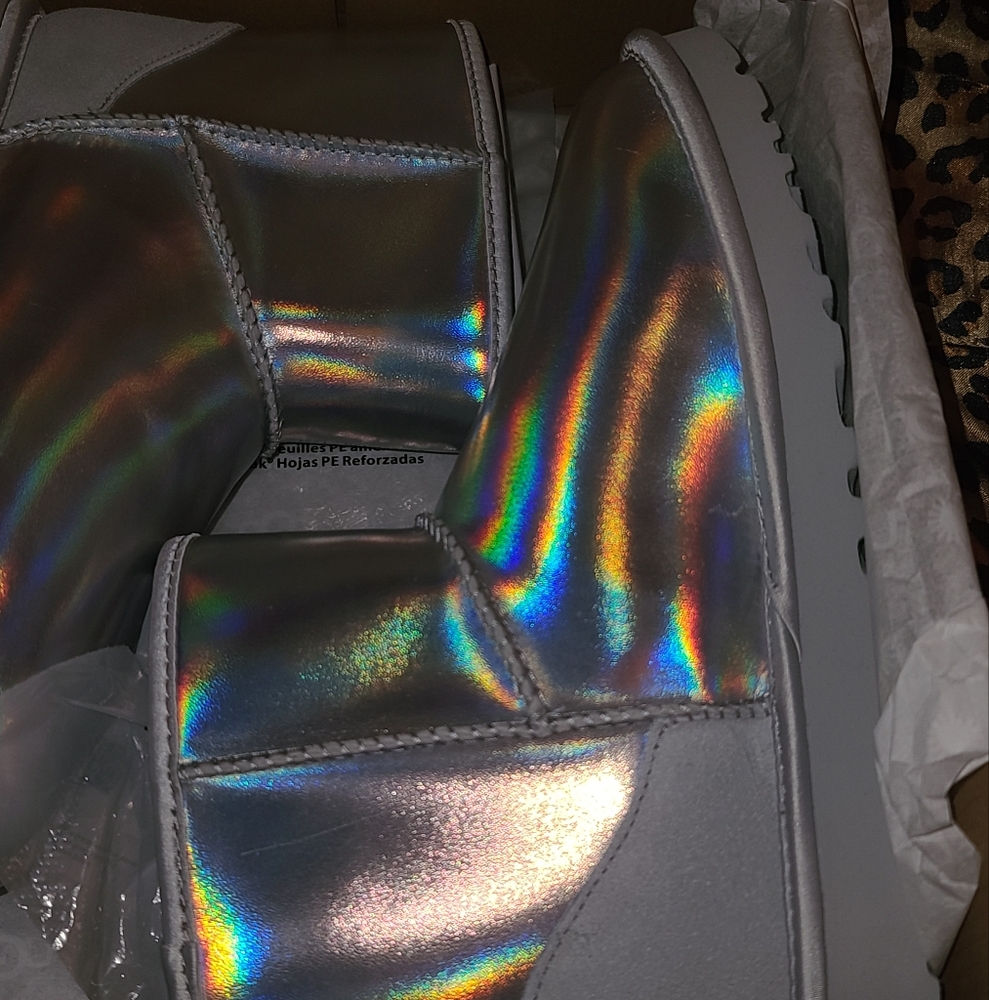 Ugg Boots - Picture 12 of 16